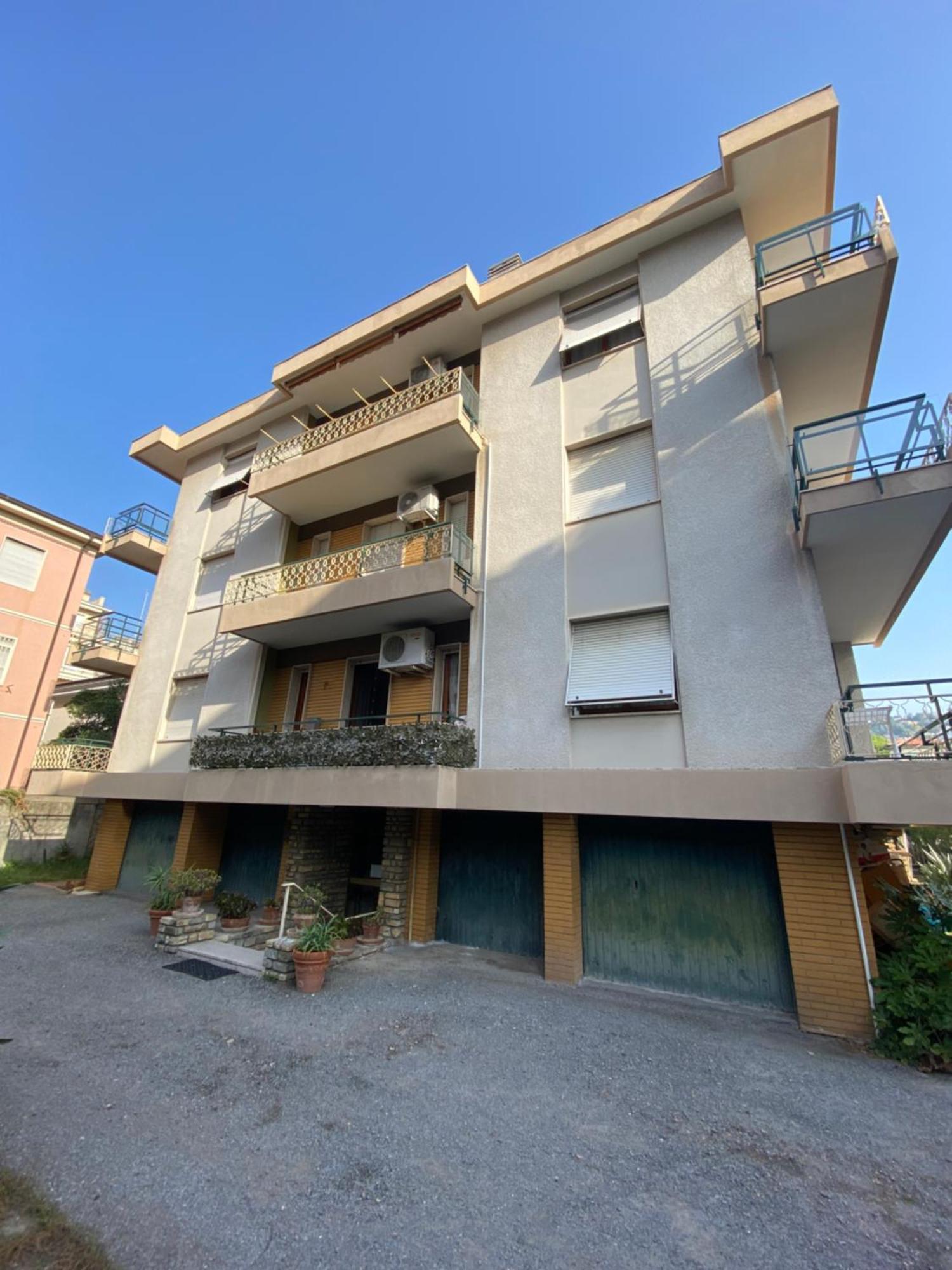 Casa Febo, In Centro Con Parcheggio Privato A 200 Mt Dal Mare Hotell Bordighera Eksteriør bilde