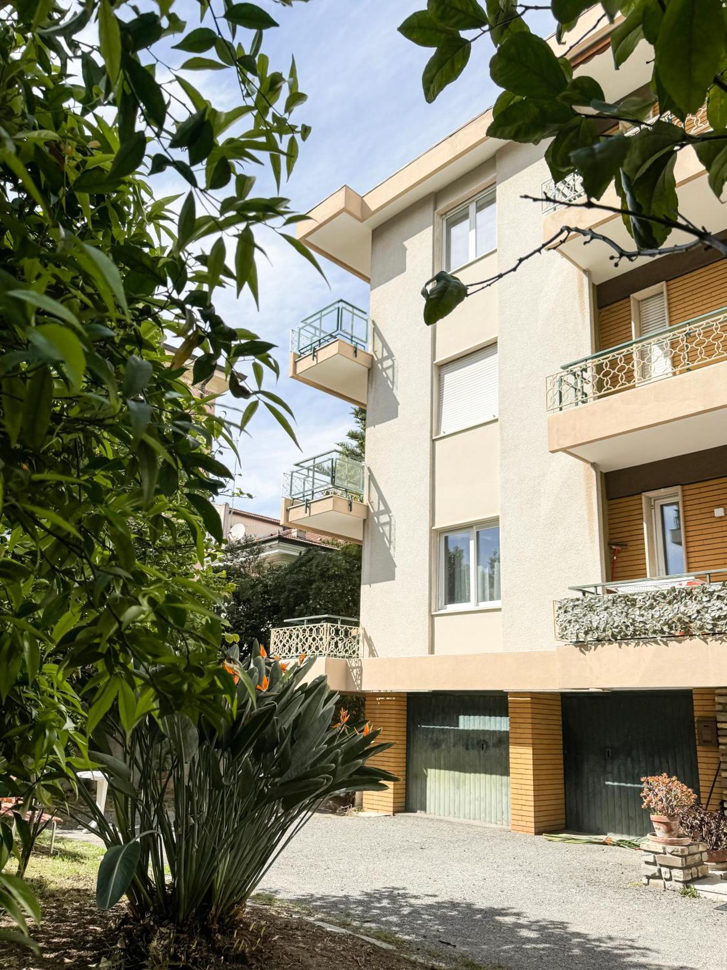 Casa Febo, In Centro Con Parcheggio Privato A 200 Mt Dal Mare Hotell Bordighera Eksteriør bilde