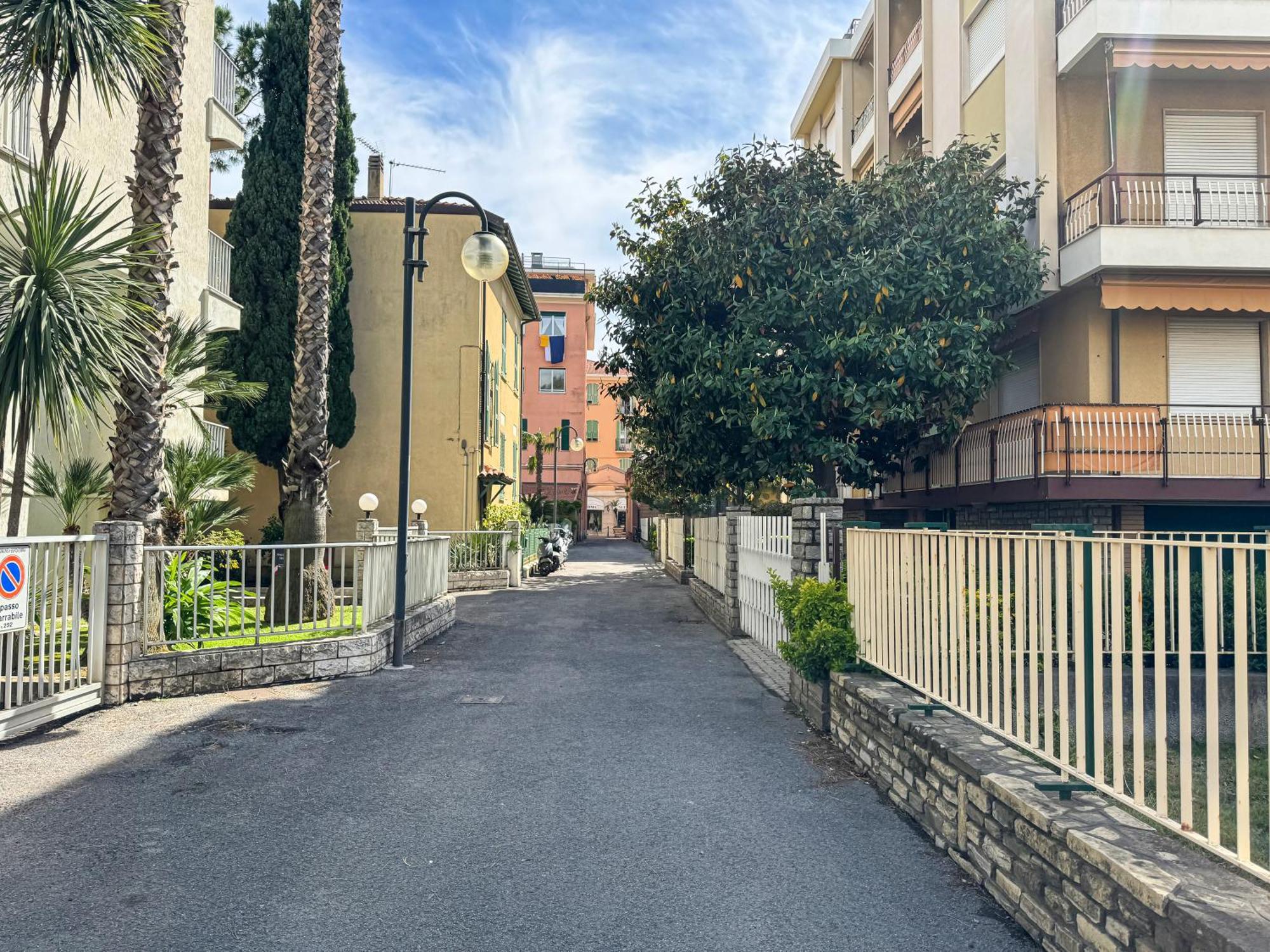 Casa Febo, In Centro Con Parcheggio Privato A 200 Mt Dal Mare Hotell Bordighera Eksteriør bilde