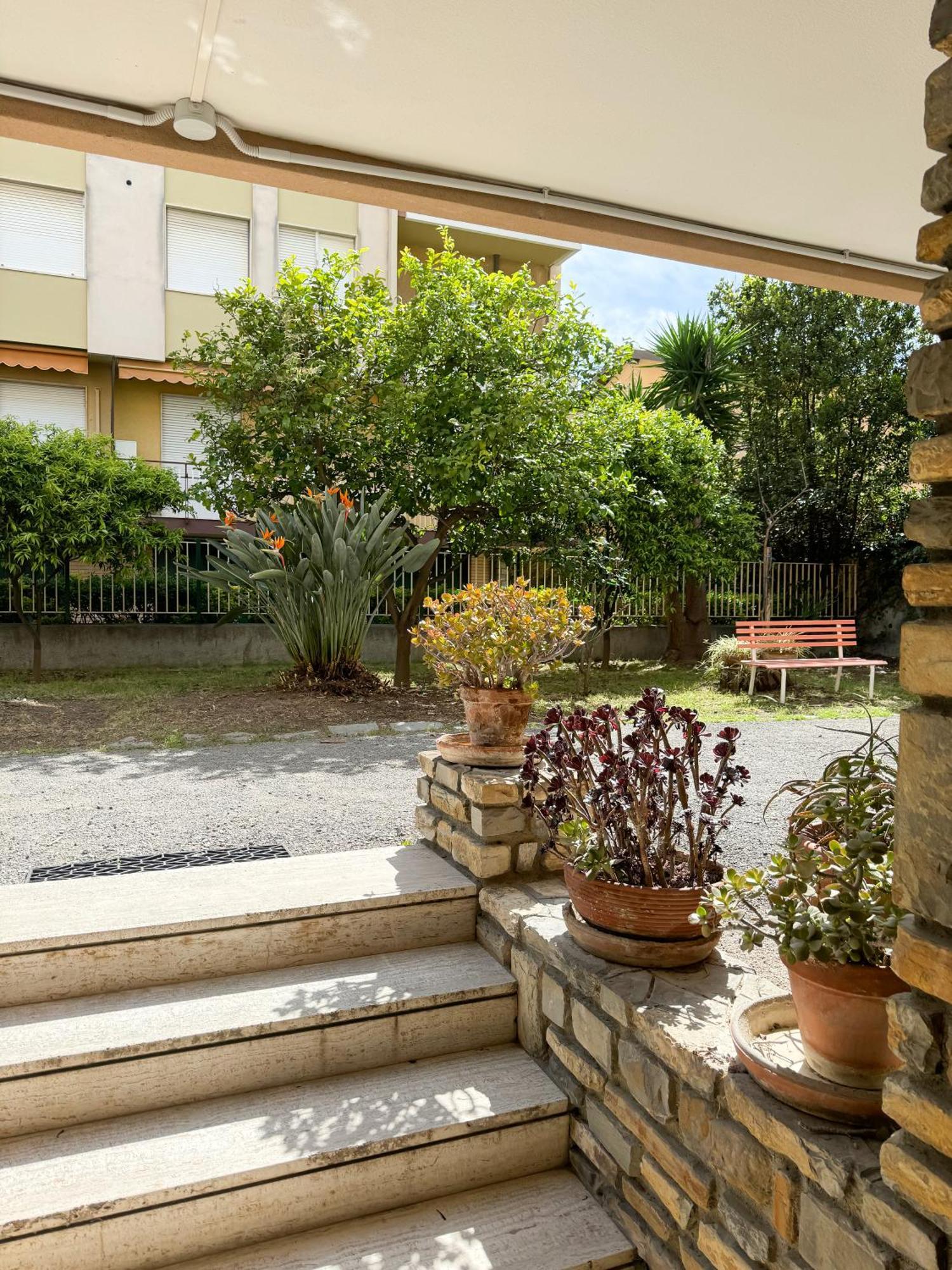 Casa Febo, In Centro Con Parcheggio Privato A 200 Mt Dal Mare Hotell Bordighera Eksteriør bilde