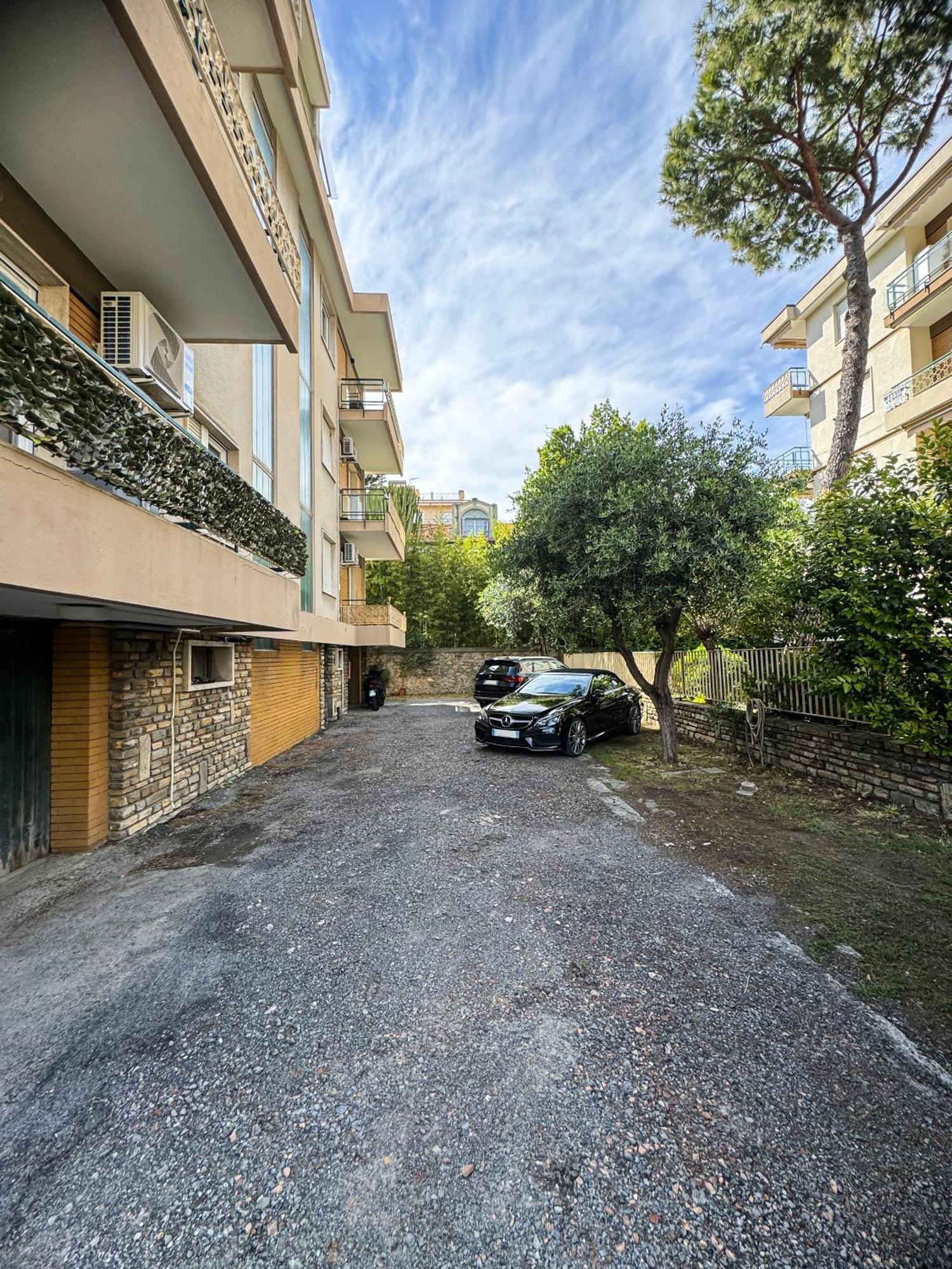 Casa Febo, In Centro Con Parcheggio Privato A 200 Mt Dal Mare Hotell Bordighera Eksteriør bilde