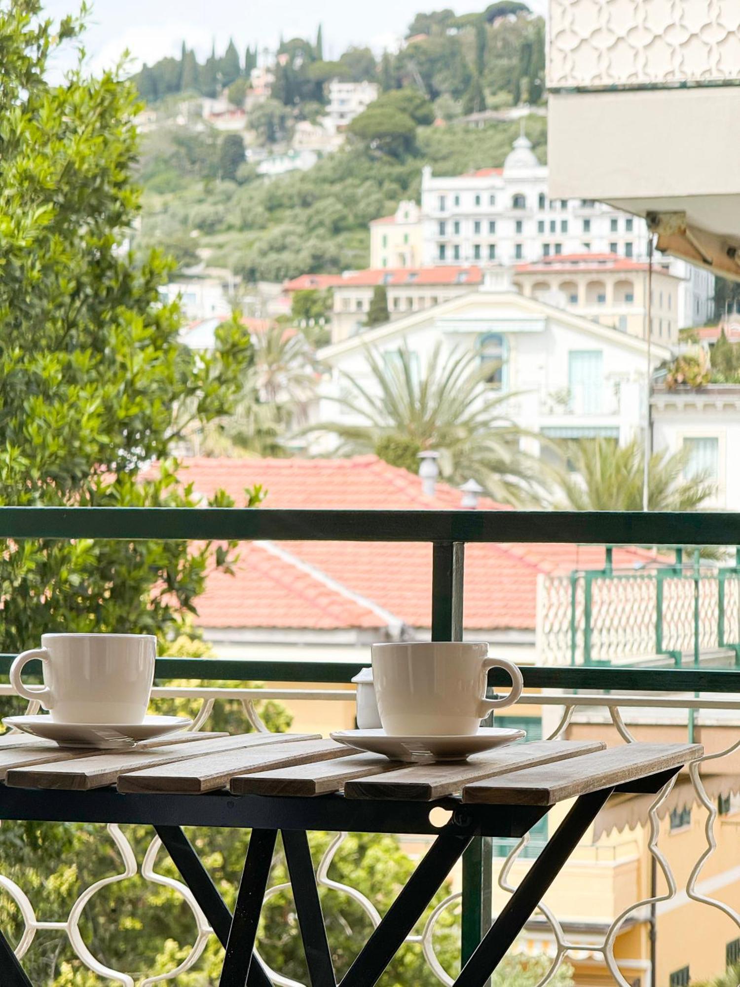 Casa Febo, In Centro Con Parcheggio Privato A 200 Mt Dal Mare Hotell Bordighera Eksteriør bilde